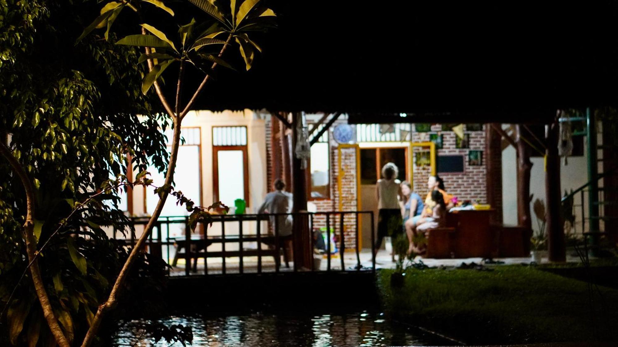 Sumatra Expedition Lodge Bukit Lawang Exterior photo