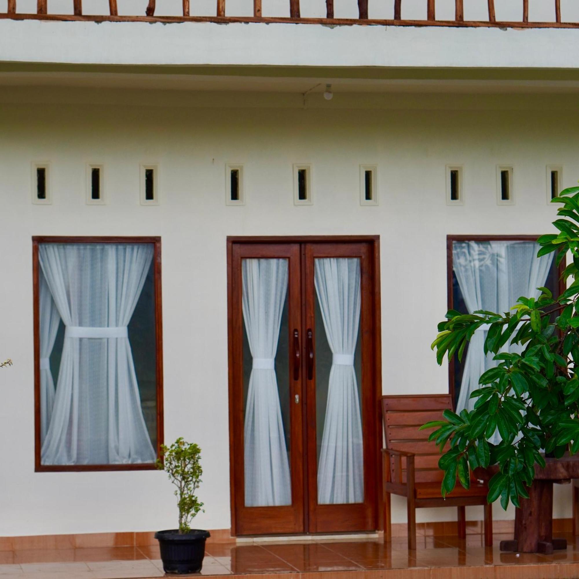 Sumatra Expedition Lodge Bukit Lawang Exterior photo