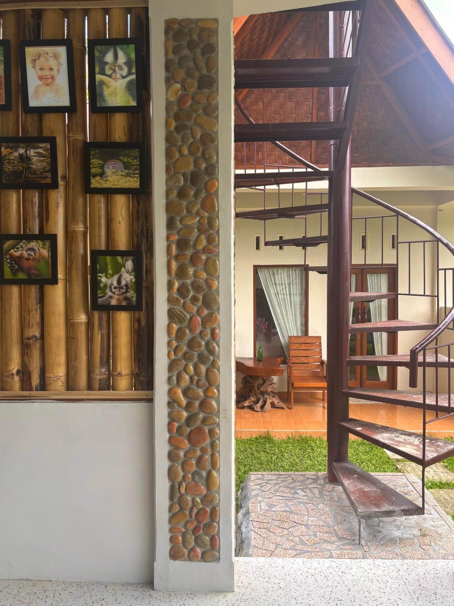 Sumatra Expedition Lodge Bukit Lawang Exterior photo